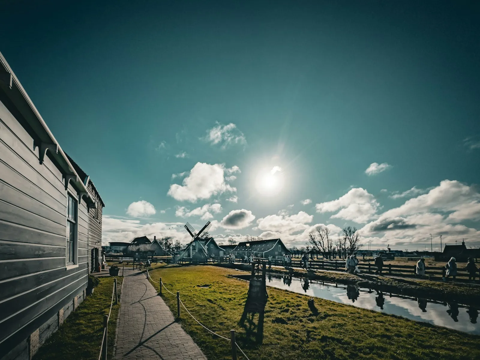 Saldering Vakantiewoning Zonnepanelen: Gids 2026