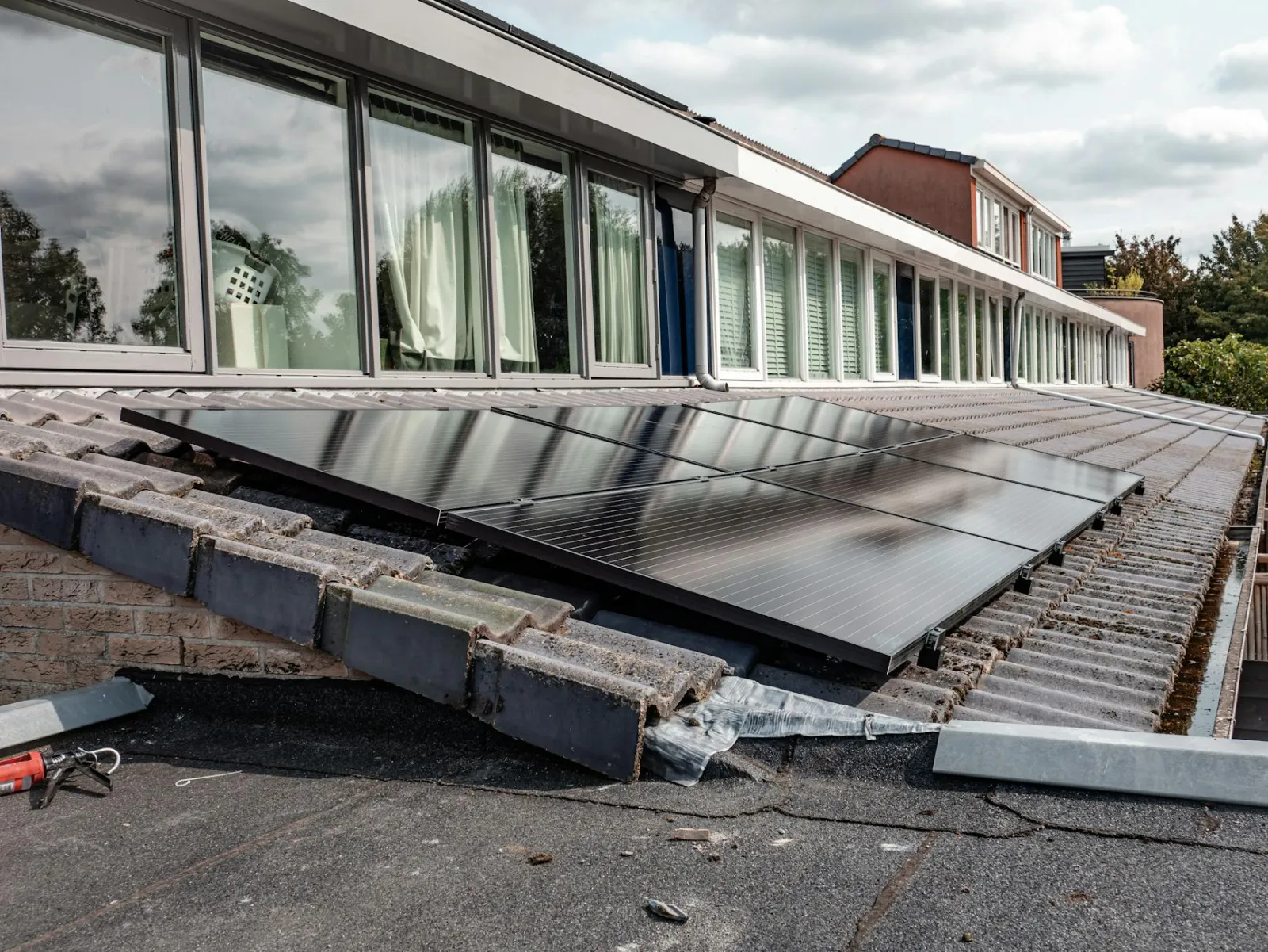 Saldering bij Schaduw van Bomen op Zonnepanelen
