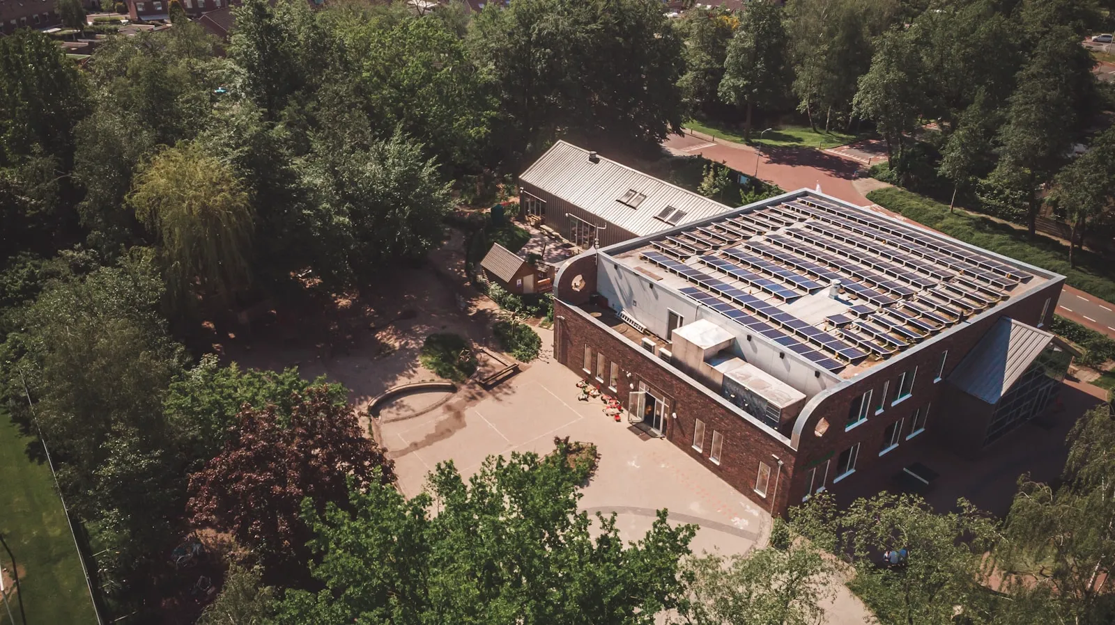 Saldering Zonnepanelen: Zomer vs. Winter Uitgelegd